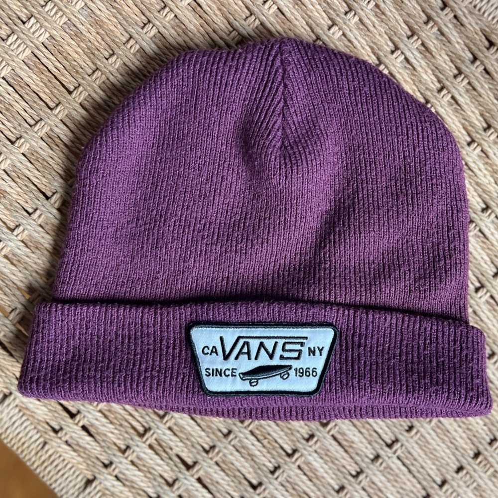 Vans Beanie Hat Burgundy Plum Ribbed Knit Cuffed Logo Patch Unisex